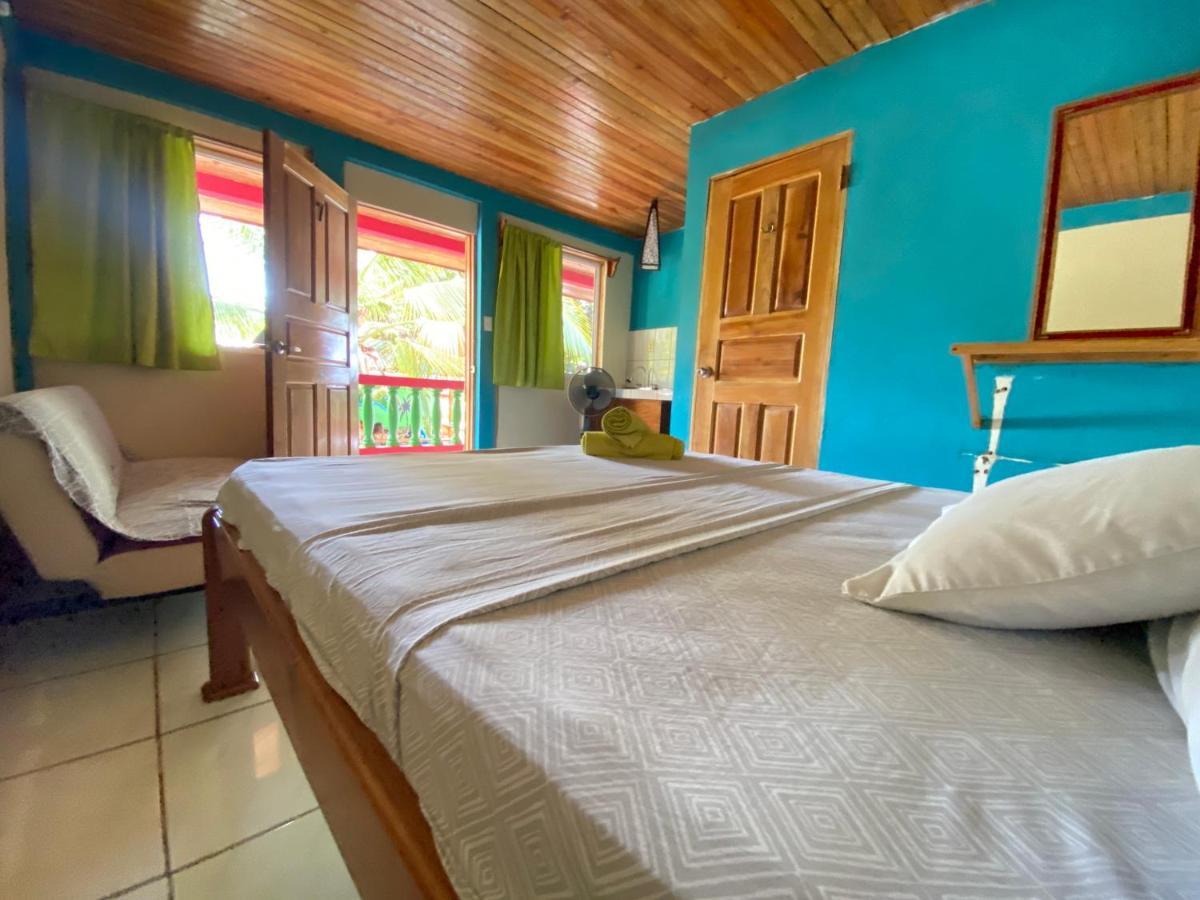 Las Palmeras Oceanview Hotel And Dive Center Little Corn Island Exterior photo