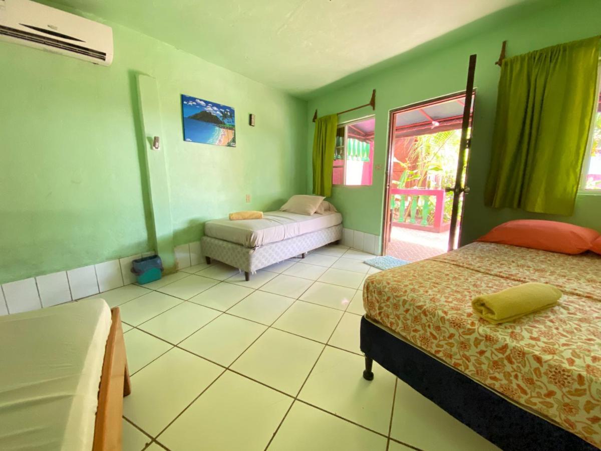 Las Palmeras Oceanview Hotel And Dive Center Little Corn Island Exterior photo