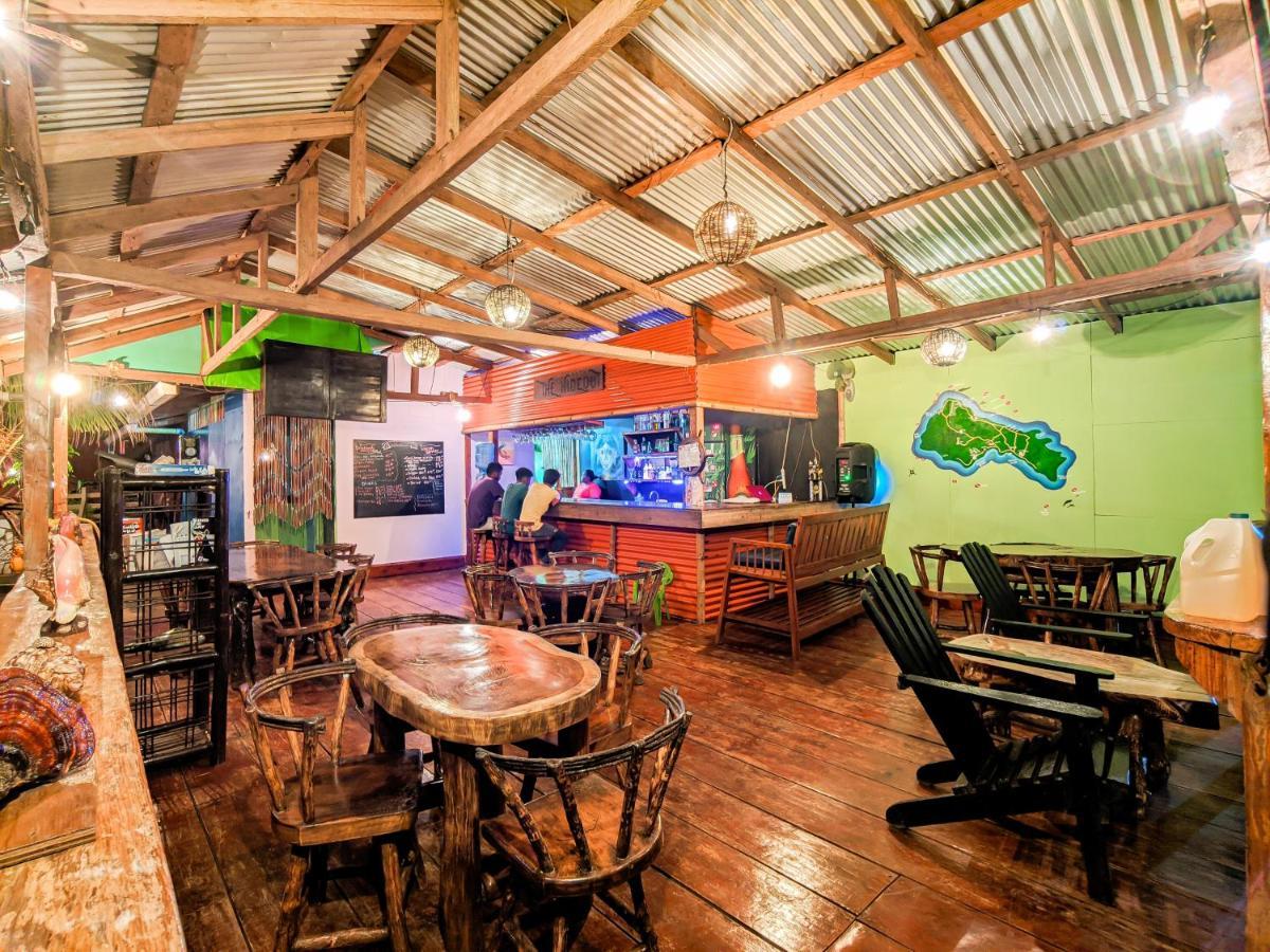 Las Palmeras Oceanview Hotel And Dive Center Little Corn Island Exterior photo