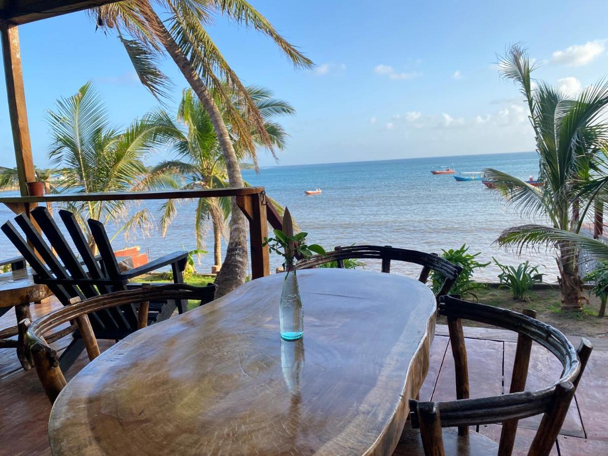 Las Palmeras Oceanview Hotel And Dive Center Little Corn Island Exterior photo